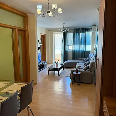 Centre Lions Gate 1 * Tiran