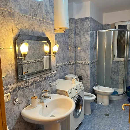 Apartment Centre Lions Gate 1 *